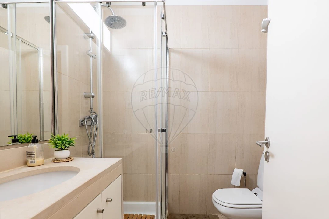 Apartamento T2 para Venda em Castêlo da Maia Foto 16