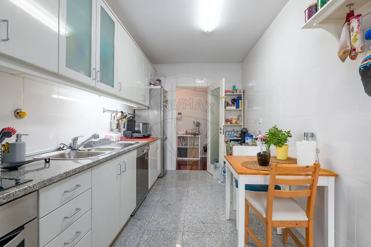 Apartamento T2 para Venda em Castêlo da Maia Foto 13