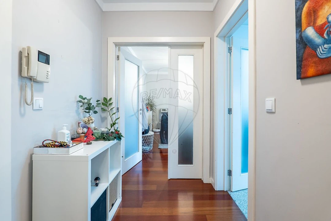 Apartamento T2 para Venda em Castêlo da Maia Foto 3