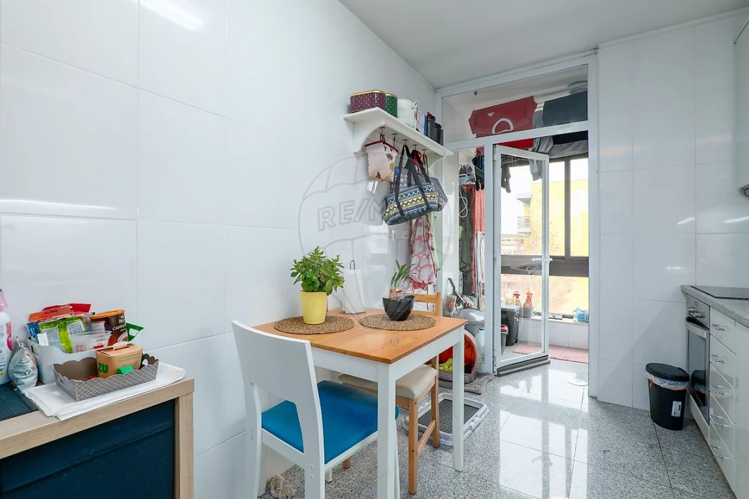 Apartamento T2 para Venda em Castêlo da Maia Foto 12