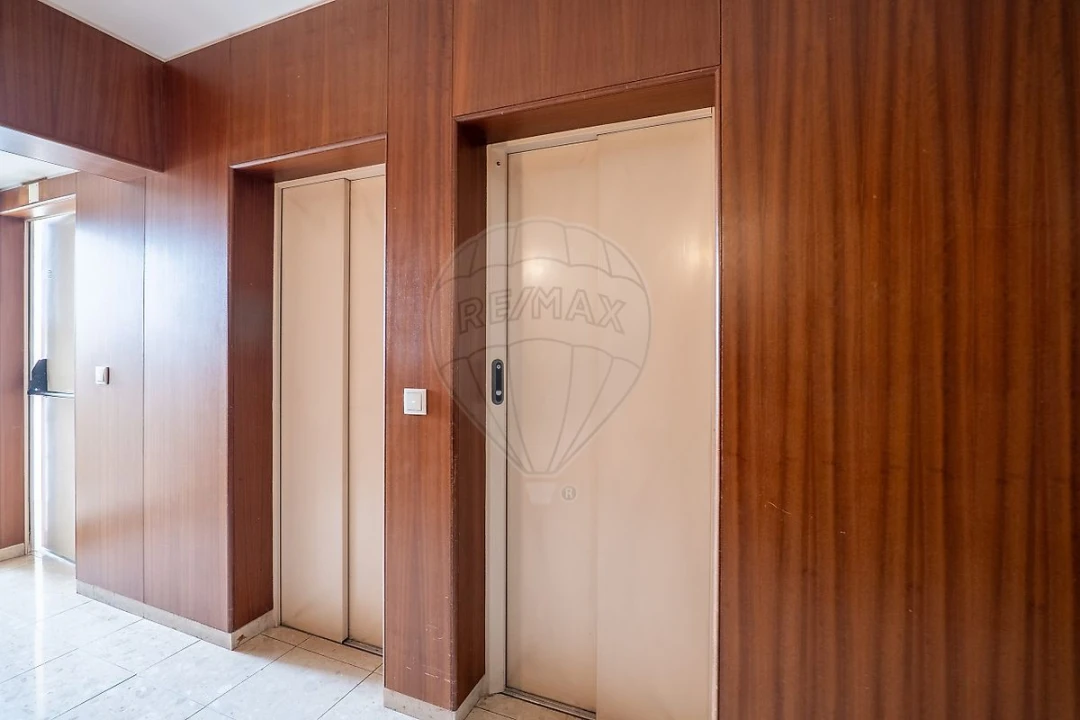 Apartamento T2 para Venda em Castêlo da Maia Foto 2