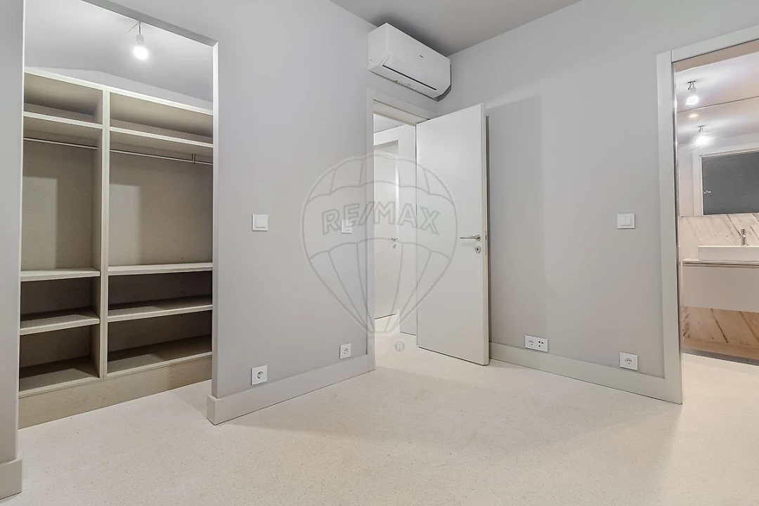 Apartamento T2 para Venda em Cedofeita, Santo Ildefonso, Sé, Miragaia, São Nicolau e Vitória Foto 18