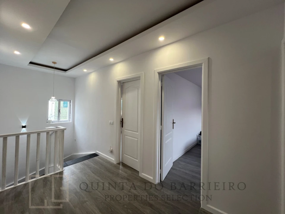 Moradia T5 para Venda em Comenda Foto 1