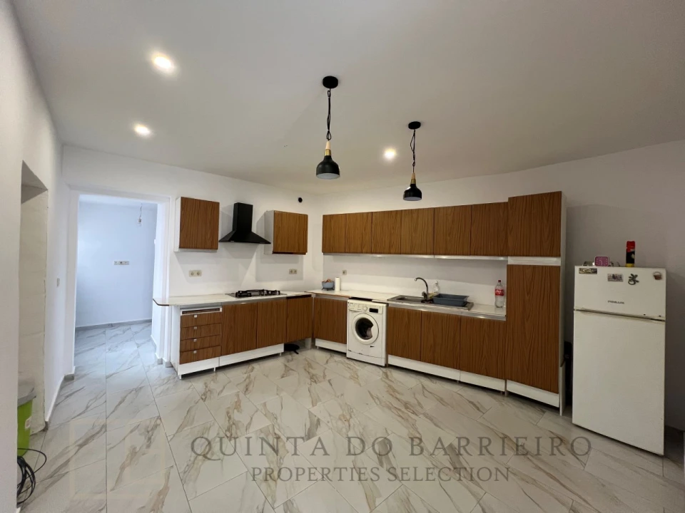 Moradia T5 para Venda em Comenda Foto 5