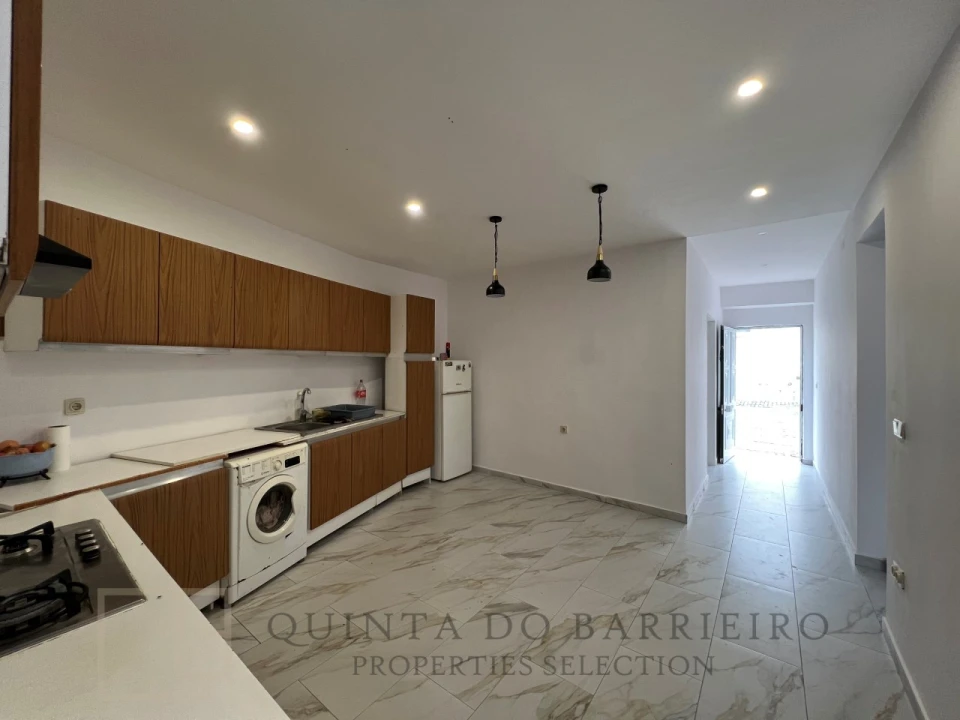 Moradia T5 para Venda em Comenda Foto 8