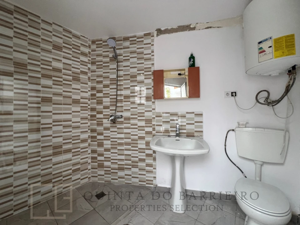 Moradia T5 para Venda em Comenda Foto 13