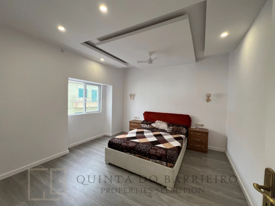 Moradia T5 para Venda em Comenda Foto 24