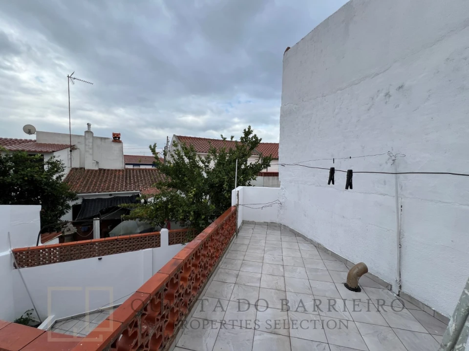 Moradia T5 para Venda em Comenda Foto 31