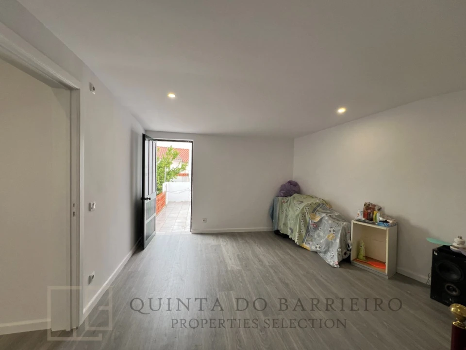 Moradia T5 para Venda em Comenda Foto 33