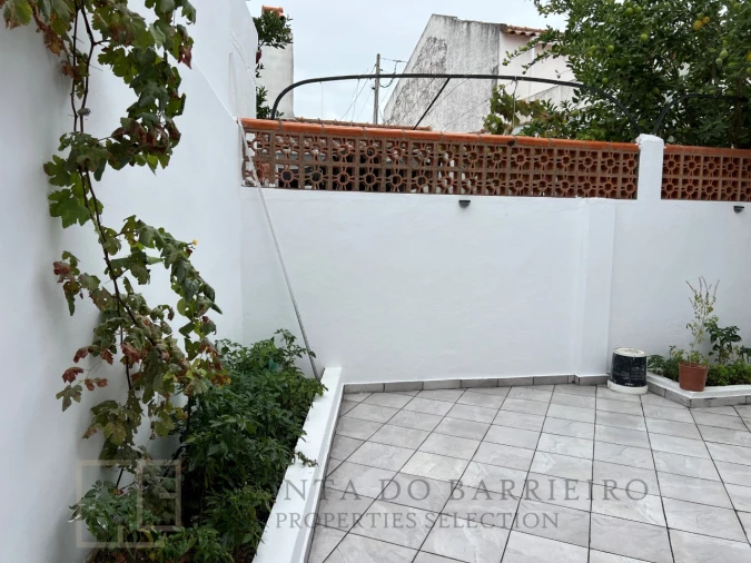 Moradia T5 para Venda em Comenda Foto 16