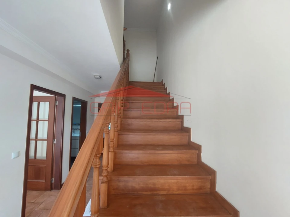 Moradia T3 para Venda em Branca Foto 10