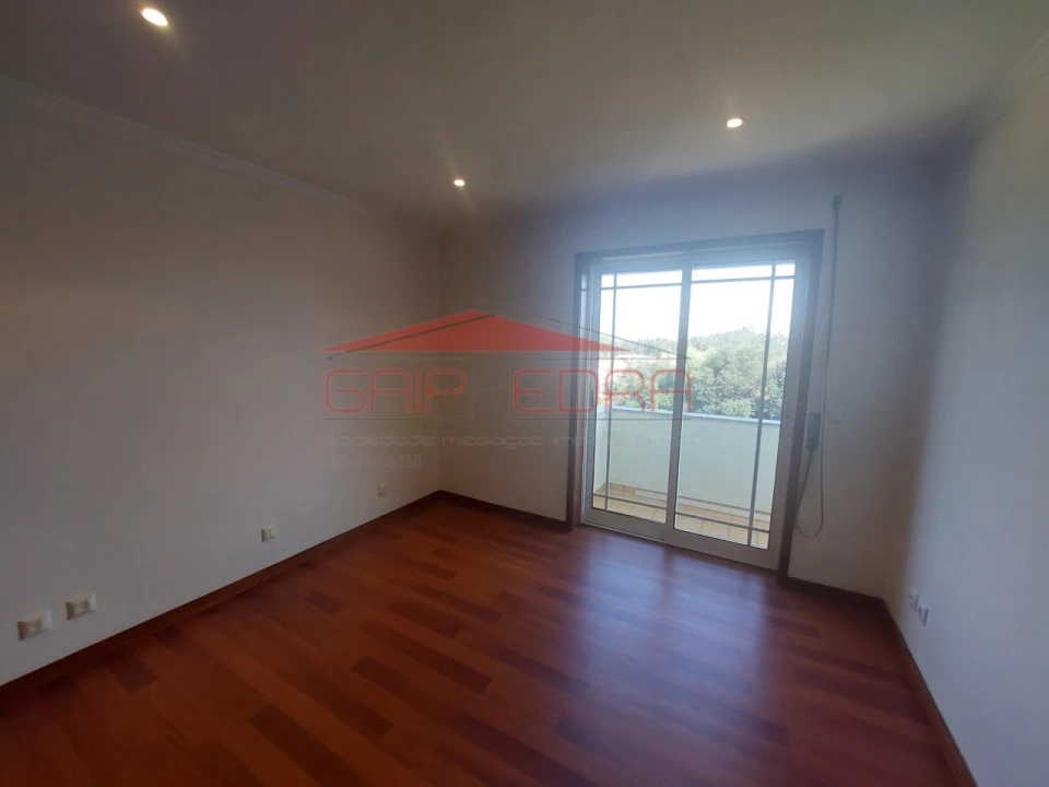 Moradia T3 para Venda em Branca Foto 15