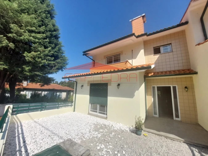 Moradia T3 para Venda em Branca Foto 1