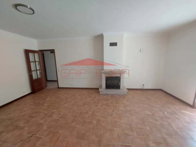 Moradia T3 para Venda em Branca Foto 5