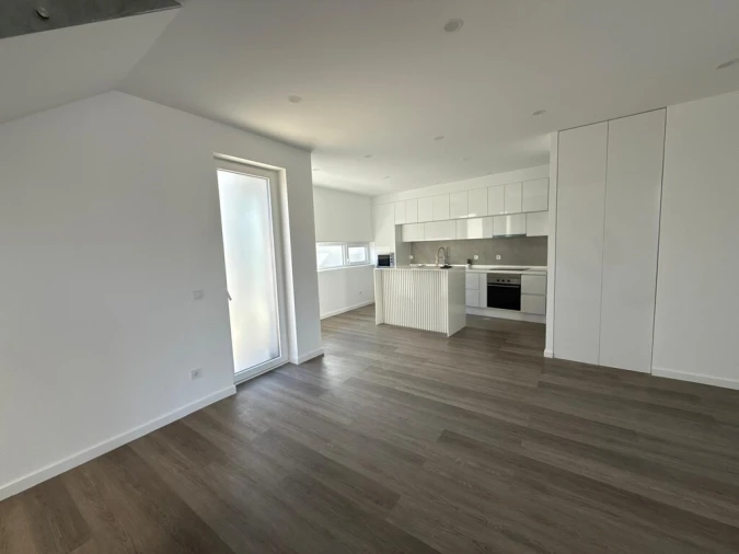 Moradia T4 para Venda em Aguada de Cima Foto 9