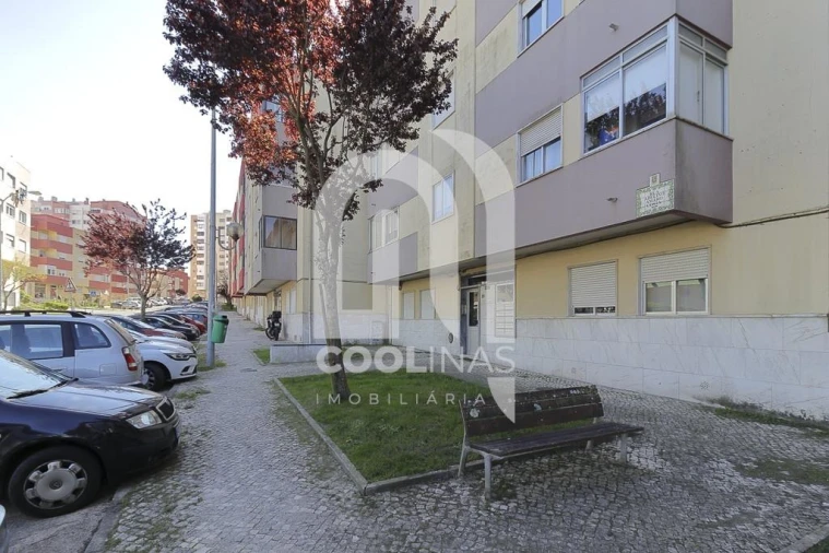 Apartamento T2 para Venda em Venteira Foto 24