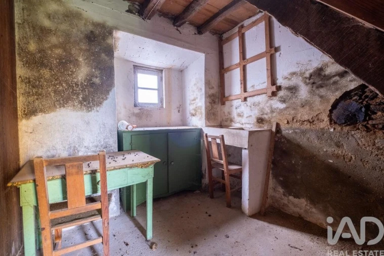 Moradia T4 para Venda em Aguda Foto 26