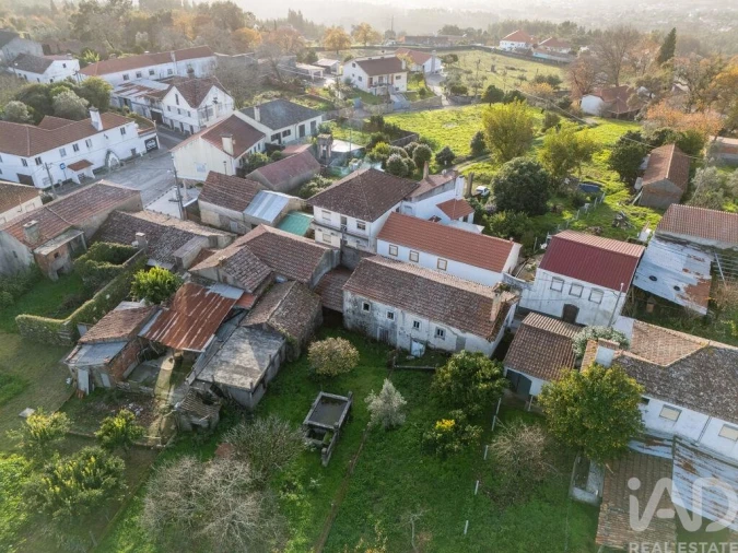 Moradia T4 para Venda em Aguda Foto 3