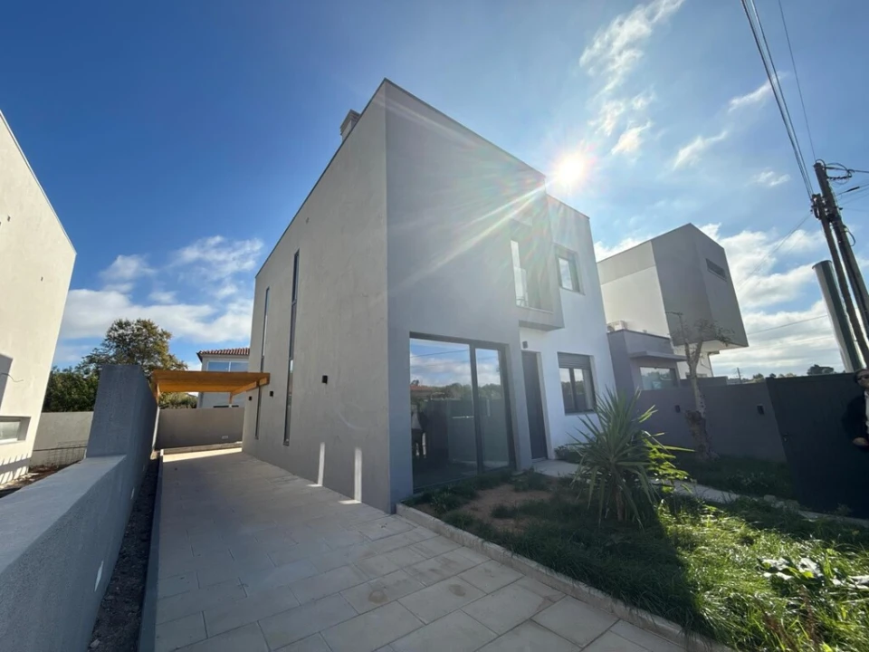 Moradia T4 para Venda em Aguada de Cima Foto 3