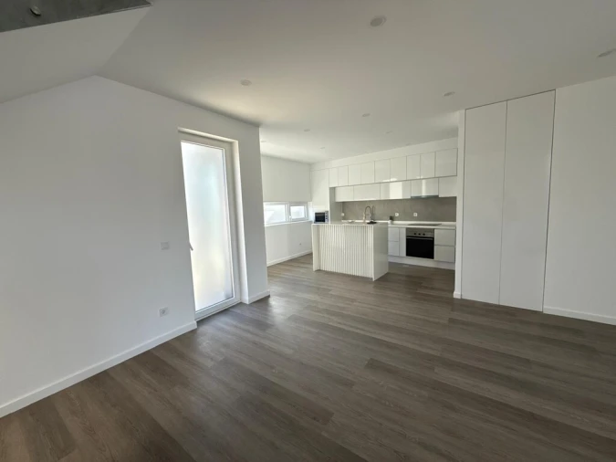 Moradia T4 para Venda em Aguada de Cima Foto 8