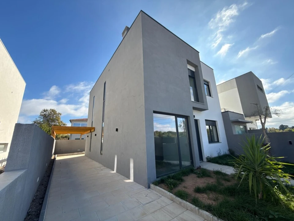 Moradia T4 para Venda em Aguada de Cima Foto 1