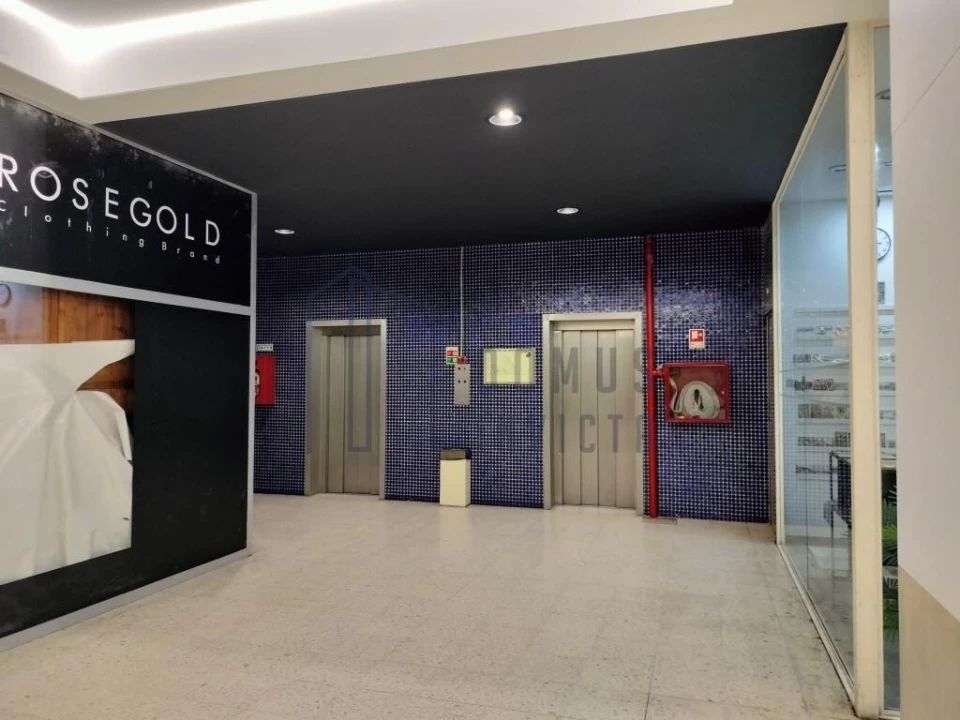 Loja para Arrendamento em Cedofeita, Santo Ildefonso, Sé, Miragaia, São Nicolau e Vitória Foto 4