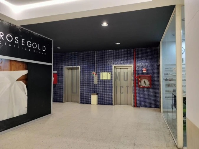 Loja para Arrendamento em Cedofeita, Santo Ildefonso, Sé, Miragaia, São Nicolau e Vitória Foto 4