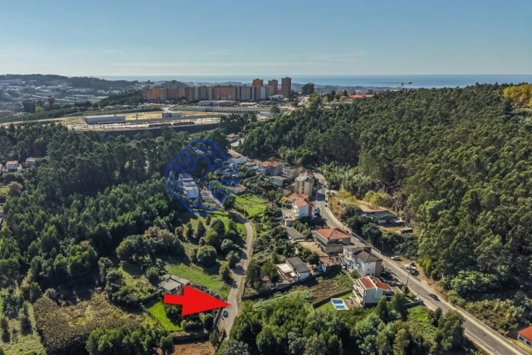 Terreno para Venda em Vilar de Andorinho Foto 1