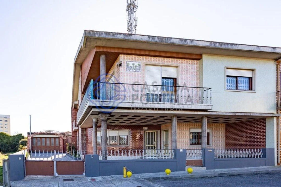 Moradia T4 para Venda em Fânzeres e São Pedro da Cova Foto 1