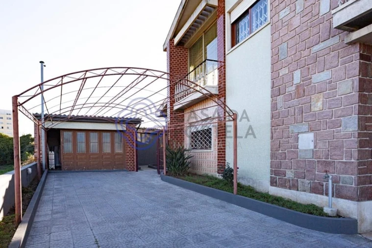 Moradia T4 para Venda em Fânzeres e São Pedro da Cova Foto 4