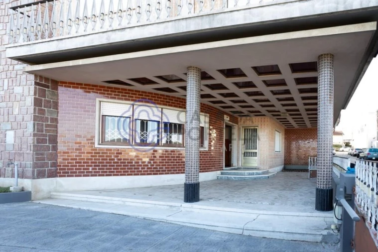 Moradia T4 para Venda em Fânzeres e São Pedro da Cova Foto 3