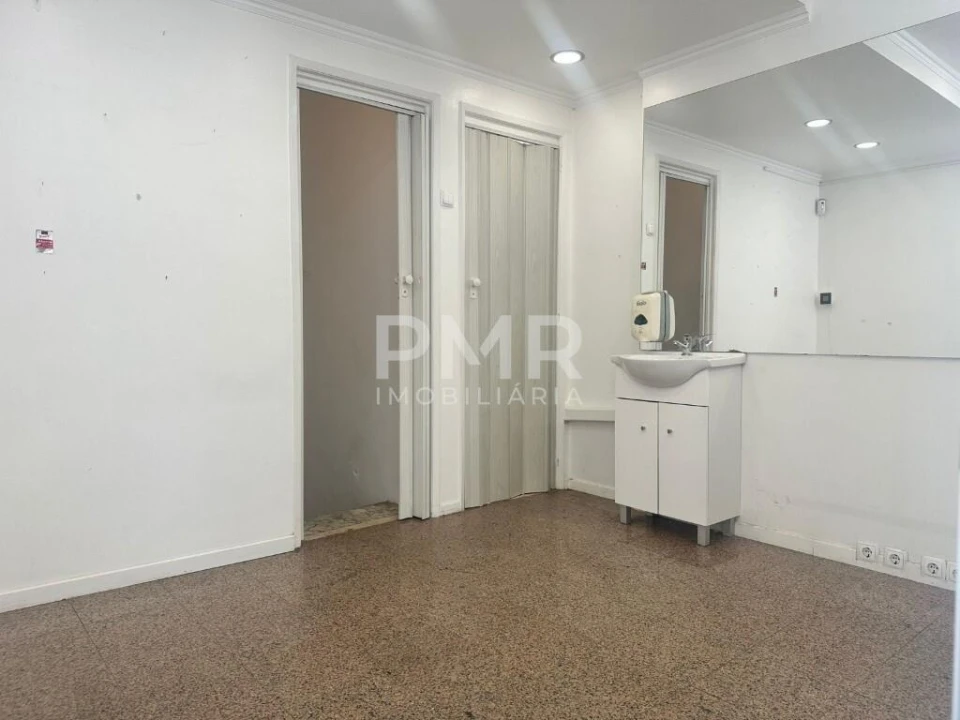 Loja para Arrendamento em Lumiar Foto 3