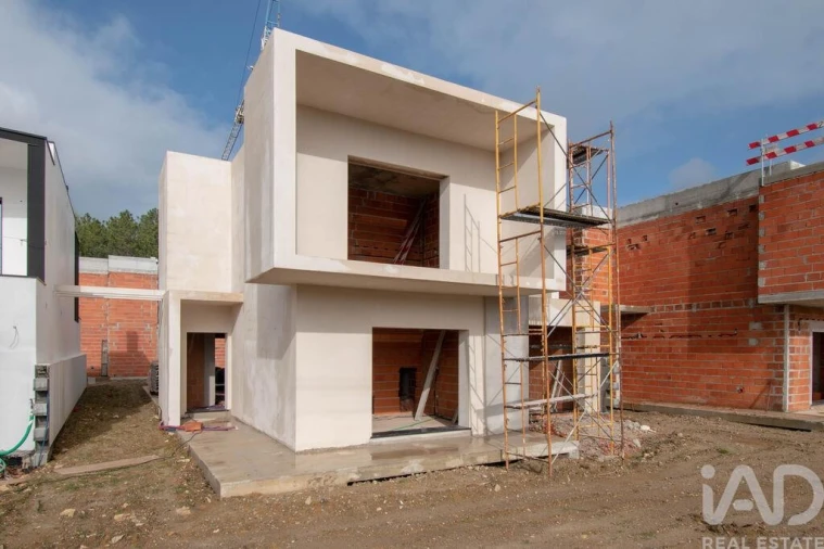 Moradia T4 para Venda em Maceira Foto 2