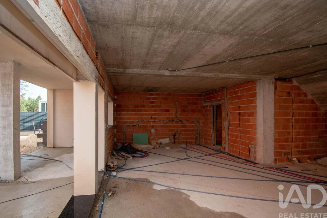 Moradia T4 para Venda em Maceira Foto 3