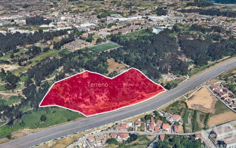 Terreno para Venda em Milheiros Foto 2