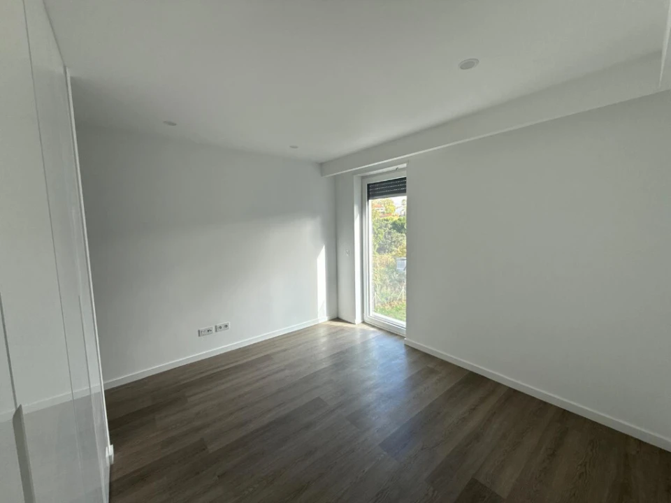 Moradia T4 para Venda em Aguada de Cima Foto 13