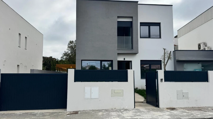 Moradia T4 para Venda em Aguada de Cima