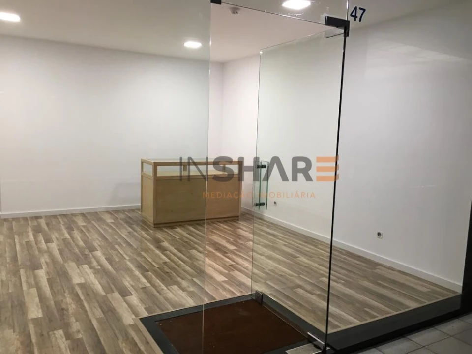 Loja para Arrendamento em Braga (São José de São Lázaro e São João do Souto) Foto 11