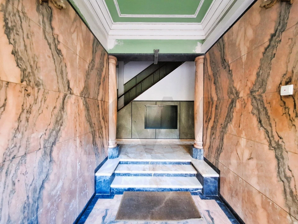 Apartamento T2 para Venda em Queluz e Belas Foto 2