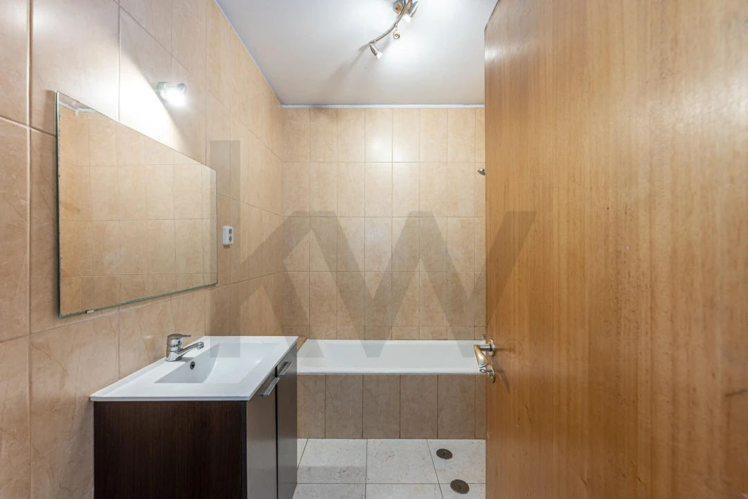 Moradia T4 para Venda em Arcozelo Foto 24