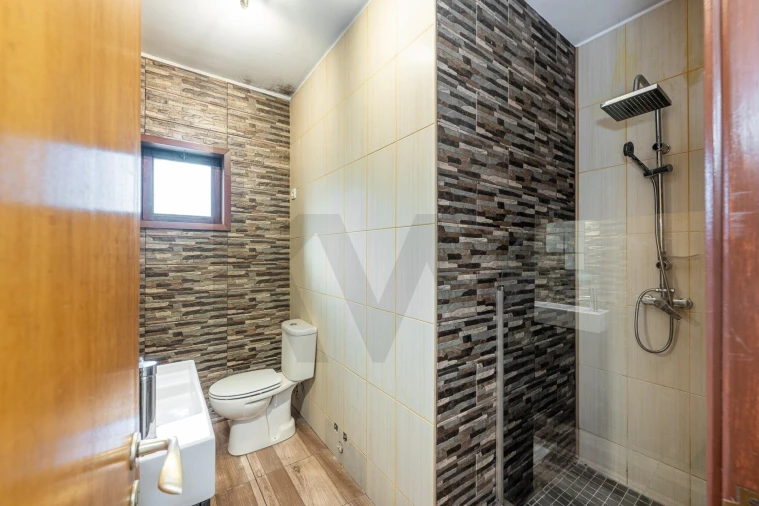 Moradia T4 para Venda em Arcozelo Foto 12