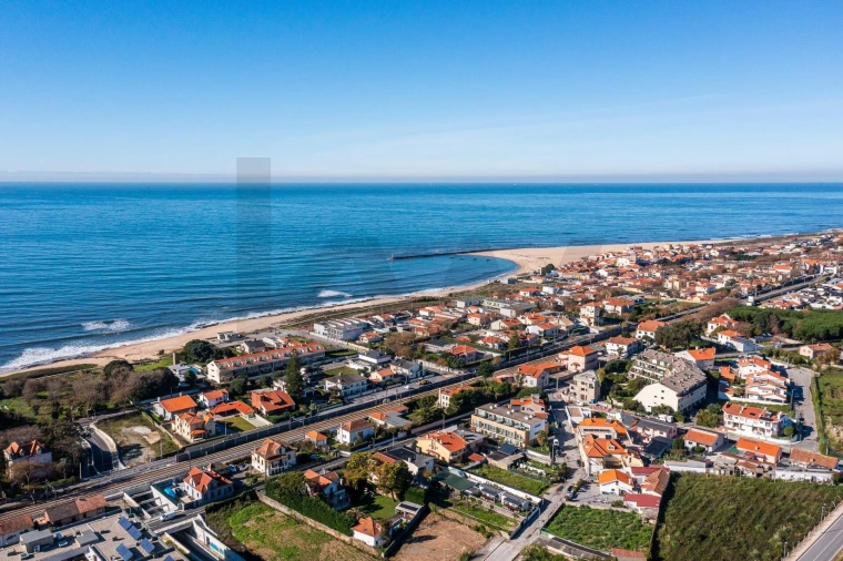 Moradia T4 para Venda em Arcozelo Foto 43