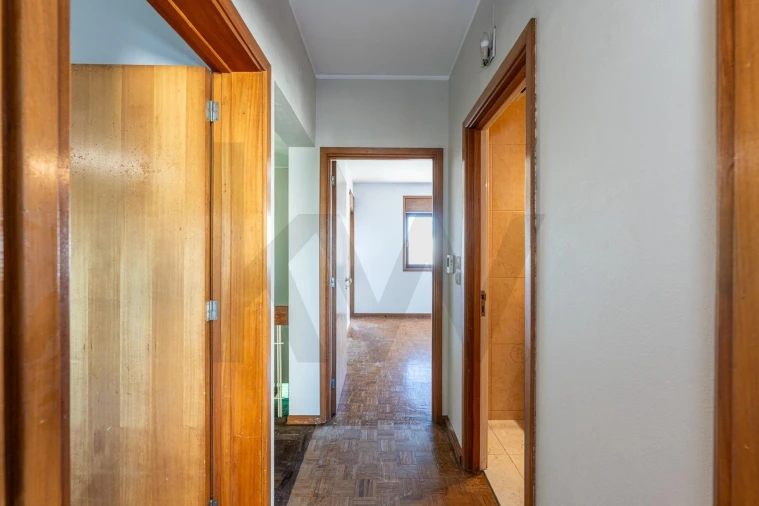 Moradia T4 para Venda em Arcozelo Foto 19