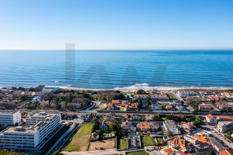 Moradia T4 para Venda em Arcozelo Foto 45