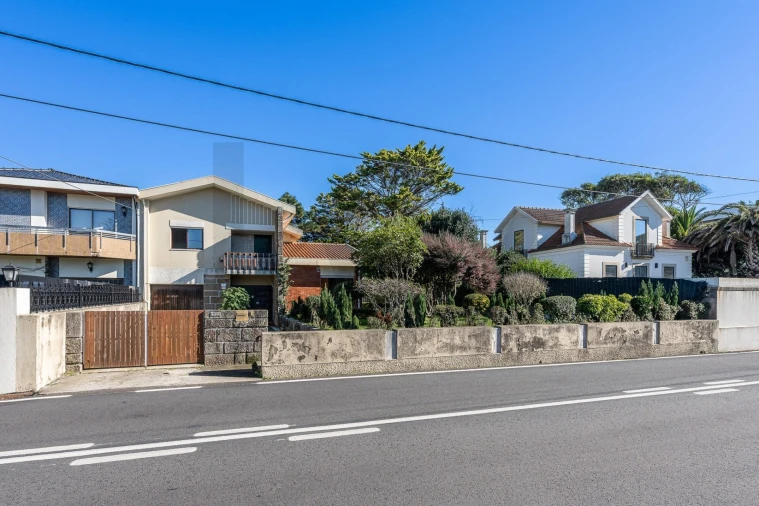 Moradia T4 para Venda em Arcozelo Foto 1