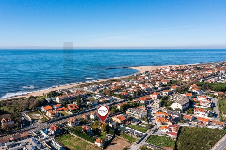 Moradia T4 para Venda em Arcozelo Foto 44