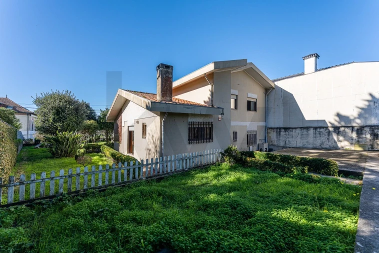 Moradia T4 para Venda em Arcozelo Foto 29