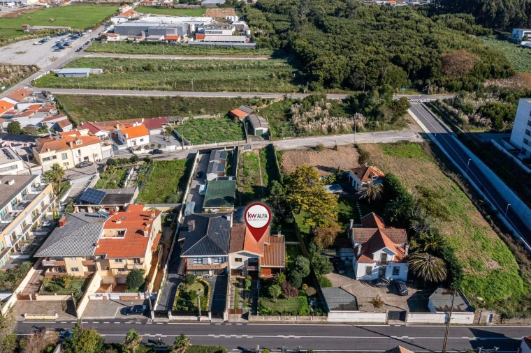 Moradia T4 para Venda em Arcozelo Foto 38