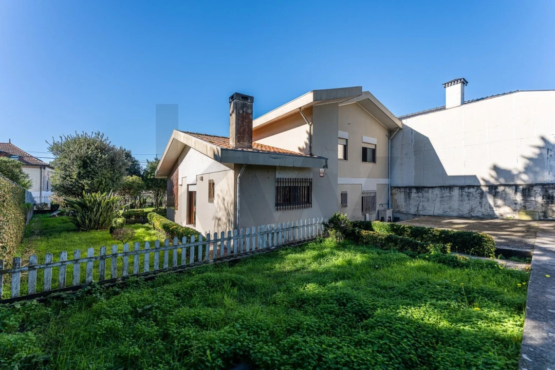 Moradia T4 para Venda em Arcozelo Foto 29