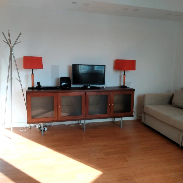 Apartamento T1 para Arrendamento em Laranjeiro e Feijó Foto 2